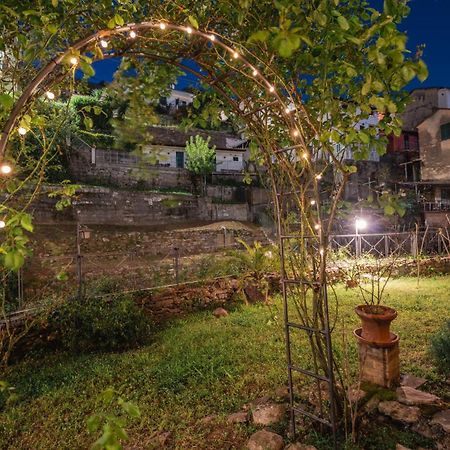Bed and Breakfast La Casa Delle Pietre Parlanti - Casa In Pietra Ai Piedi Del Parco Delle 5 Terre à Biassa Extérieur photo
