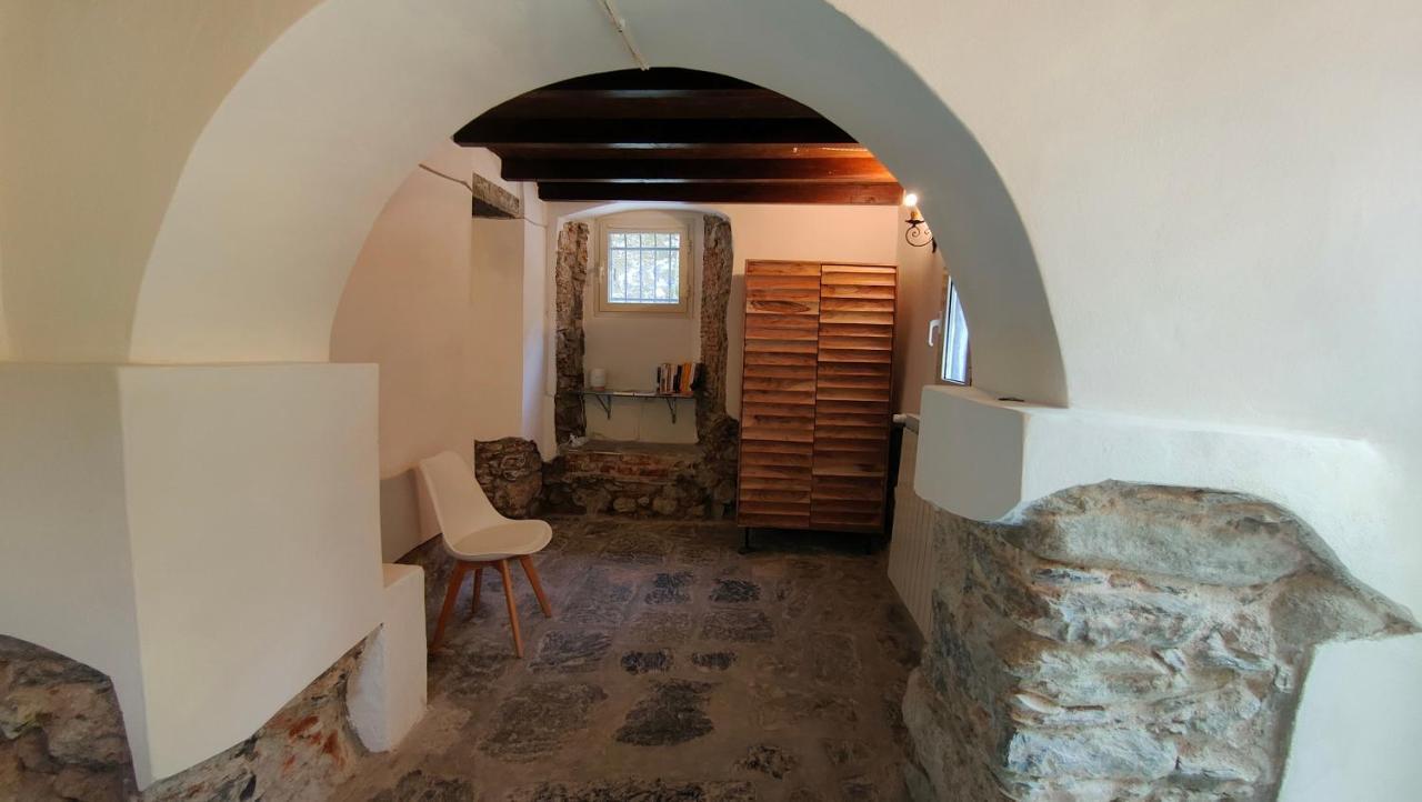 Bed and Breakfast La Casa Delle Pietre Parlanti - Casa In Pietra Ai Piedi Del Parco Delle 5 Terre à Biassa Extérieur photo