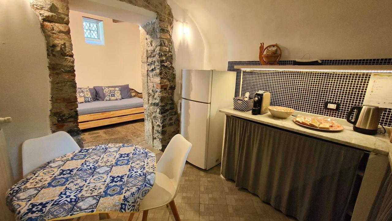 Bed and Breakfast La Casa Delle Pietre Parlanti - Casa In Pietra Ai Piedi Del Parco Delle 5 Terre à Biassa Extérieur photo