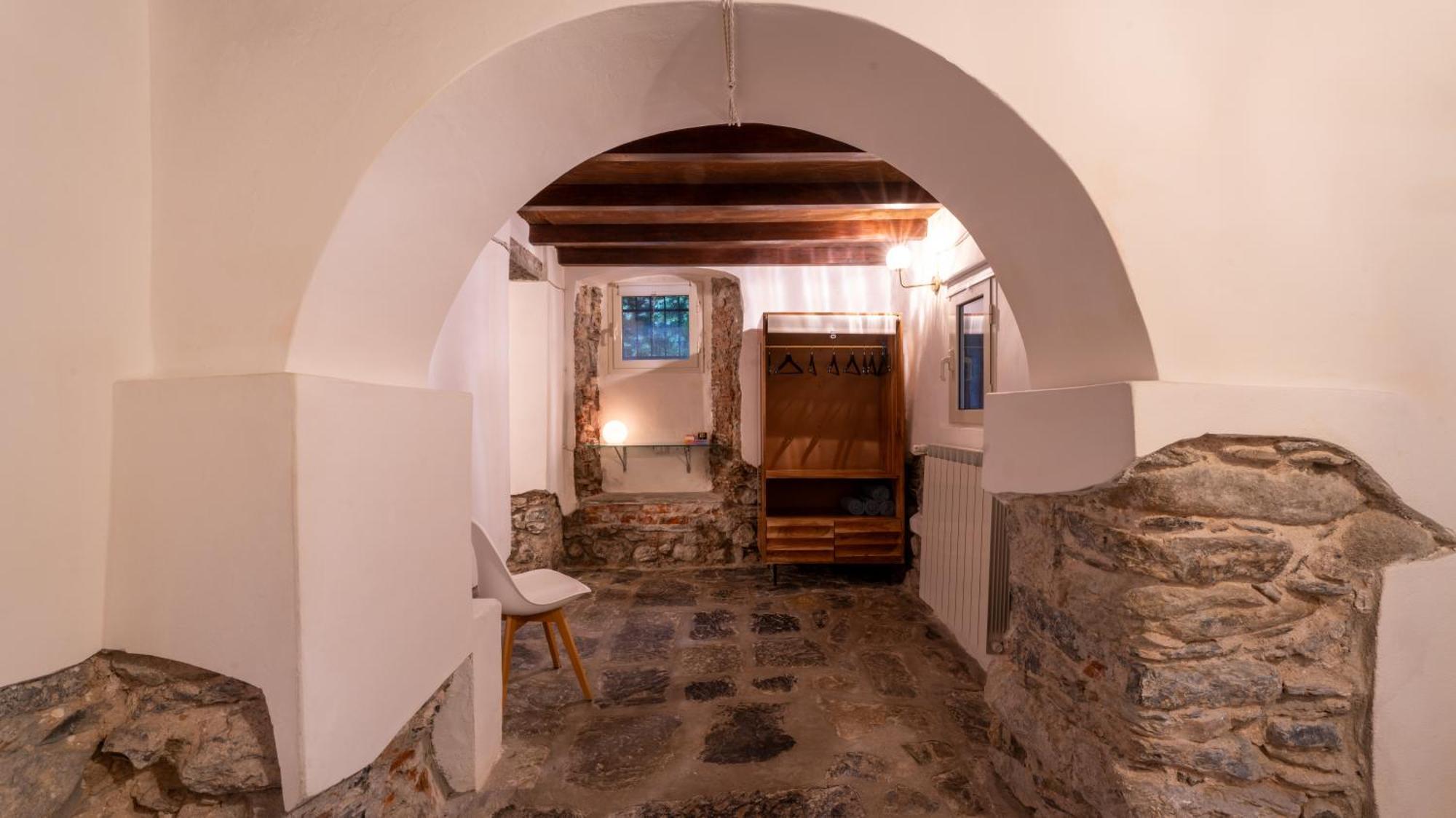 Bed and Breakfast La Casa Delle Pietre Parlanti - Casa In Pietra Ai Piedi Del Parco Delle 5 Terre à Biassa Extérieur photo