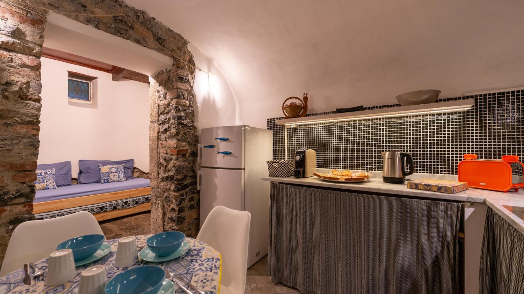 Bed and Breakfast La Casa Delle Pietre Parlanti - Casa In Pietra Ai Piedi Del Parco Delle 5 Terre à Biassa Extérieur photo