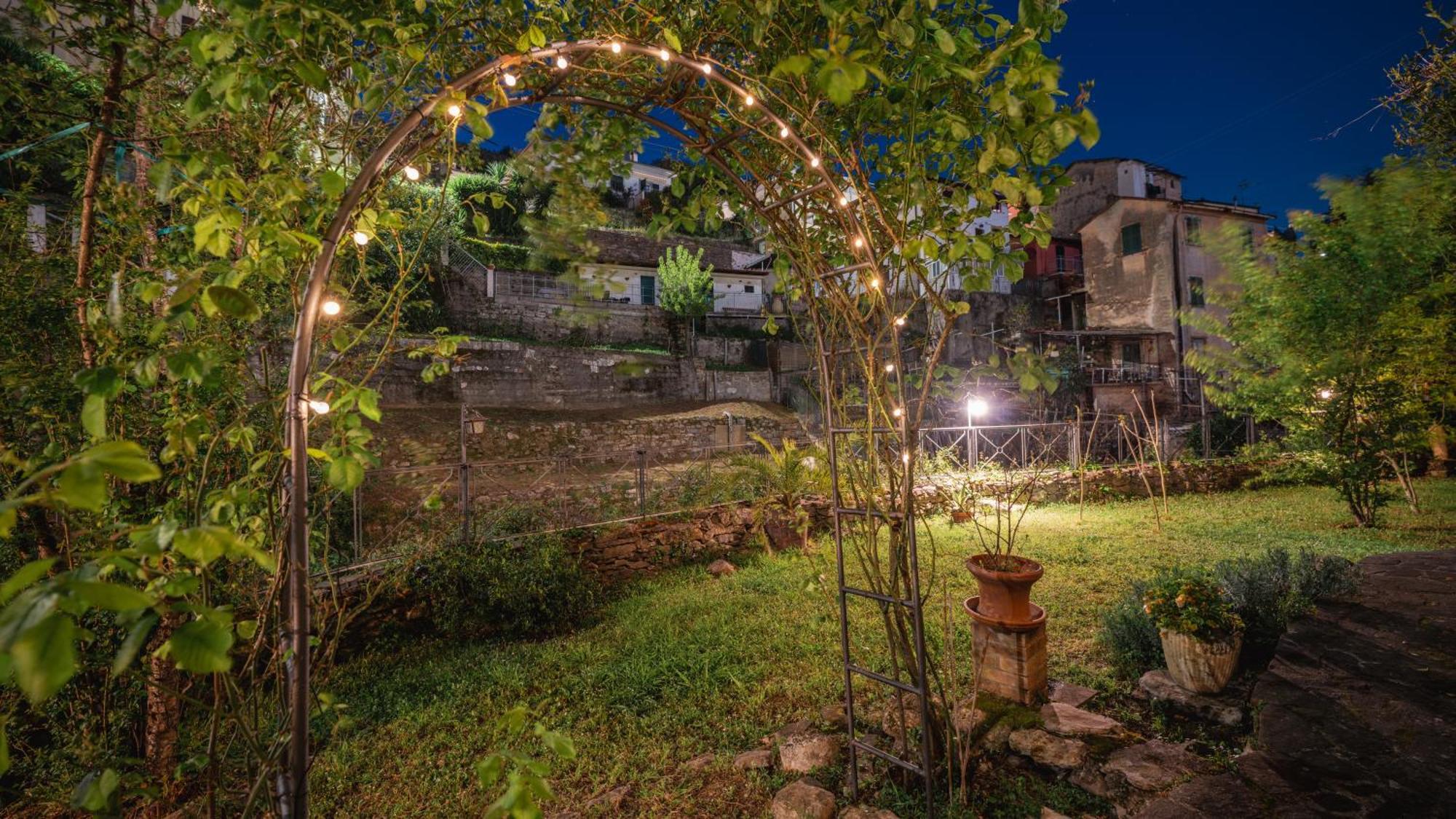 Bed and Breakfast La Casa Delle Pietre Parlanti - Casa In Pietra Ai Piedi Del Parco Delle 5 Terre à Biassa Extérieur photo